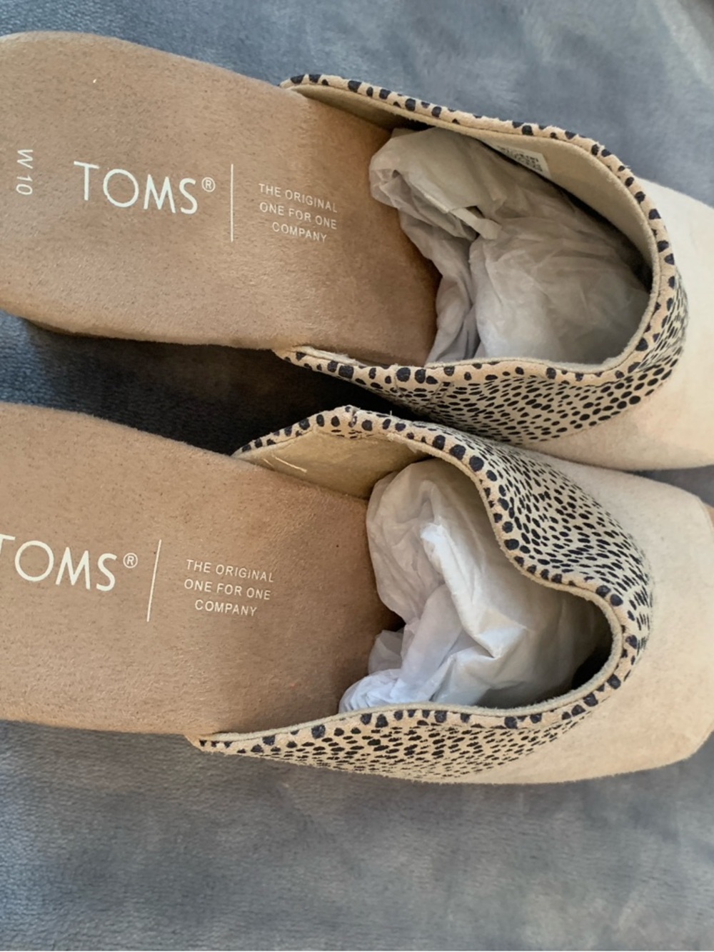 TOMS Women's Tan Mules with Black Speckle Trim